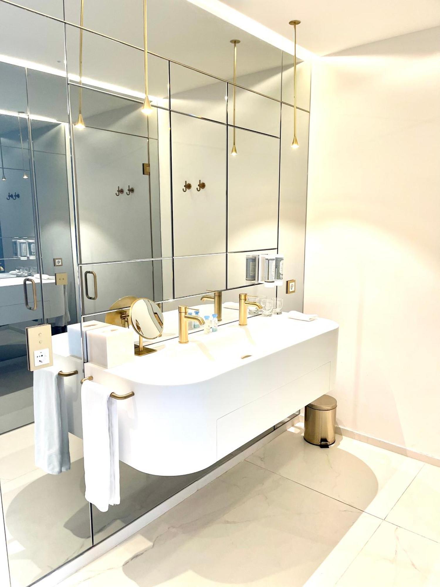 Luxury Suites & Apartments Mondrian Market Square II Warszawa Exteriör bild