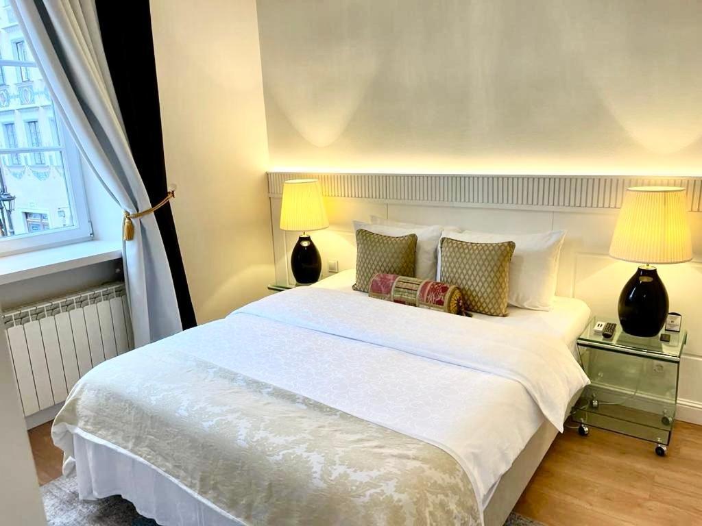 Luxury Suites & Apartments Mondrian Market Square II Warszawa Rum bild